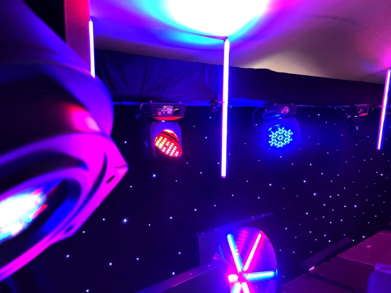 Lichtshow mit Sternenhimmel und LED-Scheinwerfern